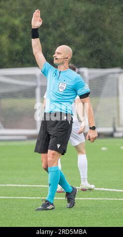 Park Hall, Oswestry, Shropshire, England, 18. Juli 2023. Schiedsrichter Dario Bel während, The New Saints of Oswestry Town & Llansantffraid Football Club/The New Saints (TNS) gegen Bollklubben Häcken/BK Häcken in der ersten Qualifikationsrunde der Champions League in der Saison 2023/2024 in der Park Hall. (Bild: ©Cody Froggatt/Alamy Live News) Stockfoto