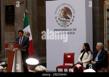 Mexiko-Stadt, Mexiko. 18. Juli 2023. 18. Juli 2023, Mexiko-Stadt, Mexiko: Der Gouverneur von Oaxaca, Salvador Jara, bei der Zeremonie zum 151. Todestag des ehemaligen mexikanischen Präsidenten Benito Juarez Garcia, im Nationalpalast in Mexiko-Stadt. Am 18. Juli 2023 in Mexico City, Mexiko (Foto: Luis Barron/Eyepix Group/Sipa USA). Kredit: SIPA USA/Alamy Live News Stockfoto