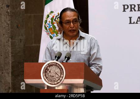 Mexiko-Stadt, Mexiko. 18. Juli 2023. 18. Juli 2023, Mexiko-Stadt, Mexiko: Der Bürgermeister von Guelatao im Staat Oaxaca, Aldo Gonzalez, bei der Zeremonie zum 151. Todestag des ehemaligen mexikanischen Präsidenten Benito Juarez Garcia im Nationalpalast in Mexiko-Stadt. Am 18. Juli 2023 in Mexico City, Mexiko (Foto: Luis Barron/Eyepix Group). Kredit: Eyepix Group/Alamy Live News Stockfoto