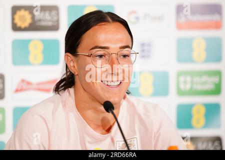 Lucy Bronze spricht vor den Medien im Hilton Brisbane in Brisbane, Australien, vor der FIFA Women's World Cup 2023, die am 20. Juli beginnt und gemeinsam von Australien und Neuseeland ausgerichtet wird. Bilddatum: Mittwoch, 19. Juli 2023. Sieh dir die PA-Geschichte WORLDCUP England an. Das Foto sollte lauten: Zac Goodwin/PA Wire. EINSCHRÄNKUNGEN: Verwendung unterliegt Einschränkungen. Nur redaktionelle Verwendung, keine kommerzielle Verwendung ohne vorherige Zustimmung des Rechteinhabers. Stockfoto