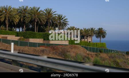 Malibu, Kalifornien, USA 16. Juli 2023 CherÕs Haus/Haus im italienischen Renaissance-Stil derzeit für $75 Millionen Dollar am 25142 Pacific Coast Highway in Malibu, Kalifornien, USA erhältlich. Foto: Barry King/Alamy Stock Photo Stockfoto