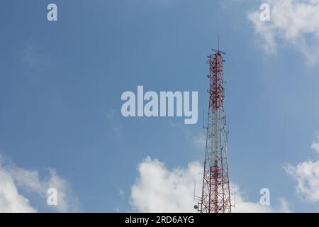 Hintergrund des Signalpols an klaren Tagen Stockfoto