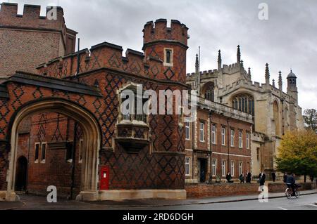 Undatiertes Dateifoto einer allgemeinen Ansicht des Eton College. Während sich die alliierten Streitkräfte in den letzten Monaten des Zweiten Weltkriegs ihren Weg nach Deutschland kämpften, war Winston Churchill gezwungen, sich von der Leitung der britischen Kriegsanstrengungen zu befreien, um sich um eine entscheidende Angelegenheit zu kümmern - die Ernennung eines neuen Provosten des Eton College. Offizielle Akten, die vor kurzem im National Archives veröffentlicht wurden, zeigen, wie aufeinanderfolgende Premierminister im Krieg und in Frieden von den anderen Angelegenheiten des Tages zumindest kurz getrennt werden mussten, um die Verwaltung der exklusivsten öffentlichen Schule Großbritanniens zu betrachten. Ausgabedatum: Mittwochs Stockfoto