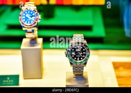 Zermatt, Schweiz - 21. Mai 2023: Luxusschau Rolex GMT Master II Sprite Jubiläum in der BUCHERER BOUTIQUE ROLEX ZERMATT Stockfoto