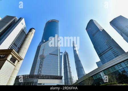 Stadtbild modernes Gebäude des finanzzentrums lujiazui in shanghai, china. Stockfoto