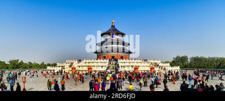 Peking, China - 4. November 2019: Tempel des Himmels bedeutet buchstäblich Altar des Himmels. Dieser Tempel ist die Halle des Gebets für gute Ernten. Stockfoto