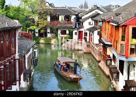 Zhujiajiao ist eine antike Stadt im Qingpu-Bezirk von Shanghai. Dies ist eine Wasserstadt, die vor etwa 1.700 Jahren gegründet wurde.36 Steinbrücken A Stockfoto