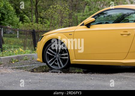 Minsk, Belarus, Juli 2023 – Audi TT ist ein 2-türiger Sportwagen, der von der Volkswagen Group vertrieben wird Stockfoto