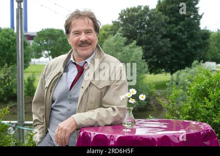 ARCHIVFOTO: Der Schauspieler Goetz George wäre am 23. Juli 2023 85 geworden, Schauspieler Goetz GEORGE, GÃ¶tz, in der Rolle von Horst Schimanski, Porträt, Porträt, verkürztes Einzelbild, Einzelmotiv, Dreharbeiten für den neuen Schimanski "Loverboy" in Duisburg 12.06.2013. Â Stockfoto