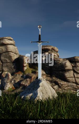 Schwert excalibur in Stein in den Bergen. Mittelalterlicher Schwertkönig Artus, der in den Fels getrieben wurde, Märchen. 3D-Rendern Stockfoto