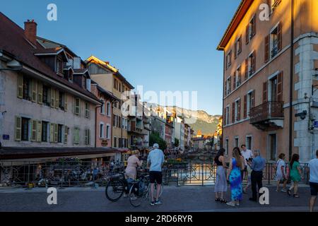 Blick von der Pont Rue de la République, Altstadt Annecy Haute-Savoie Auvergne-Rhone-Alpes Frankreich Stockfoto