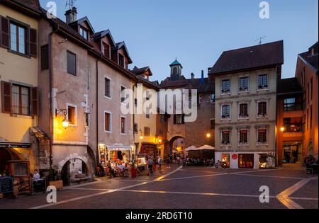 Altstadt Annecy bei Abenddämmerung Haute-Savoie Auvergne-Rhone-Alpes Frankreich Stockfoto