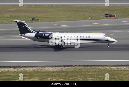 ISTANBUL, TURKIYE - 17. SEPTEMBER 2022: Landung des Air Hamburg Embraer 135BJ (1230) zum Internationalen Flughafen Istanbul Stockfoto