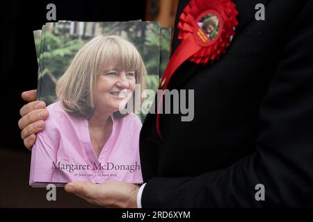 Der Dienstplan für die Requiem Mass zur Feier des Lebens von Baronin Margaret McDonagh in der St. Bonifaces RC Church in Mitcham, London. Die erste weibliche Generalsekretärin der Labour-Partei starb letzten Monat im Alter von 61 Jahren. Bilddatum: Mittwoch, 19. Juli 2023. Stockfoto