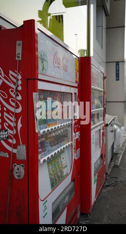 Coca-Cola-Verkaufsautomat in Tokio Stockfoto