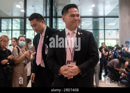 Bangkok, Thailand. 19. Juli 2023. Varawut Silpa-archa, der Parteiführer der Nation Development, der bei der zweiten Wahl gesehen wurde. Das thailändische parlamentsgebäude hält eine zweite Stimme für den nächsten Ministerpräsidenten Thailands ab, nachdem Pita Limjaroenrat, der Vorsitzende der Move Forward-Partei und der Kandidat des Ministerpräsidenten bei der ersten Abstimmung am 13. Juli 2023 gescheitert sind. Kredit: SOPA Images Limited/Alamy Live News Stockfoto