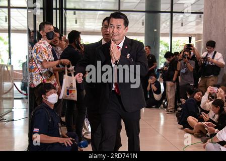 Bangkok, Thailand. 19. Juli 2023. Chonlanan Srikaew, der PUEA Thai Parteiführer, nimmt an der zweiten Abstimmung Teil. Das thailändische parlamentsgebäude hält eine zweite Stimme für den nächsten Ministerpräsidenten Thailands ab, nachdem Pita Limjaroenrat, der Vorsitzende der Move Forward-Partei und der Kandidat des Ministerpräsidenten bei der ersten Abstimmung am 13. Juli 2023 gescheitert sind. Kredit: SOPA Images Limited/Alamy Live News Stockfoto