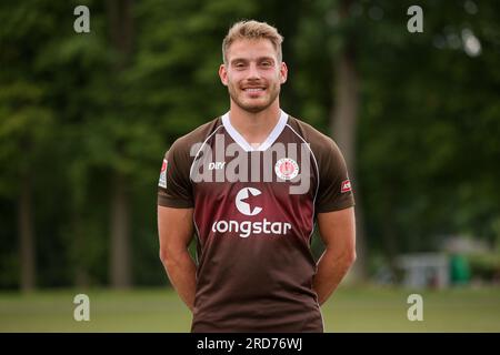 Hamburg, Deutschland. 18. Juli 2023. Fußball: 2. Bundesliga, Fotosession FC St. Pauli, Trainingszentrum Kollaustraße, Teamfoto. Lars Ritzka. Kredit: Christian Charisius/dpa/Alamy Live News Stockfoto