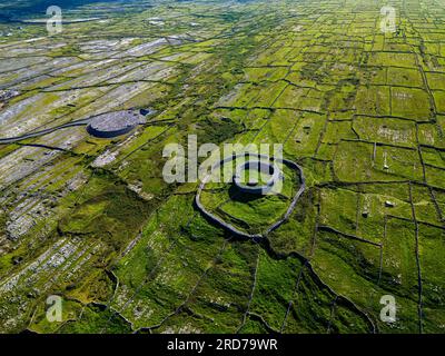 Luftaufnahme von Inis Mor oder Inishmore auf den Aran-Inseln, County Galway, Irland Stockfoto