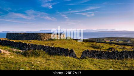 Dun Eoghanachta auf Inis Mor oder Inishmore auf den Aran-Inseln, County Galway, Irland Stockfoto