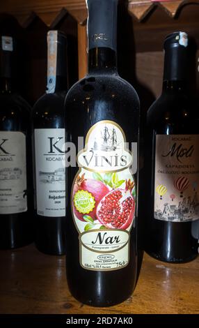 Vinis Nar Granatapfelweinflasche vom Weingut Erdel Şarapçılık in der Türkei Stockfoto