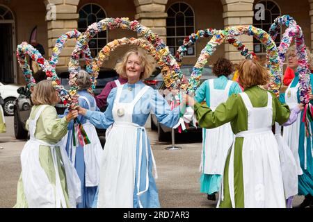 Knots of May, der beim Buxton Day of Dance tanzt Stockfoto