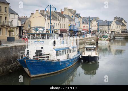 28.06.2023 Port au Bressin, calvados, Normandie, Frankreich. Port-en-Bessin-Huppain ist der führende handwerkliche Fischereihafen der Normandie. Zwischen zwei großen Stockfoto