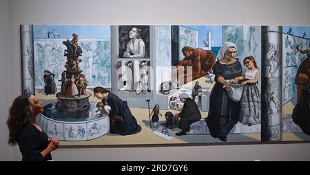 Mehr als 30 Jahre nachdem Dame Paula Rego (1935–2022), die erste assoziierte Künstlerin der National Gallery (1990–92), eingeladen wurde, ein Wandgemälde für den Sainsbury Wing Dining Room zu erstellen, Eine neue Ausstellung wird die Beziehung einer der ehrgeizigsten öffentlichen Kommissionen von Rego mit dem Titel Crivelli's Garden zur Nationalgalerie und ihrer Sammlung feiern. Die Ausstellung, die lange Zeit in Zusammenarbeit mit Paula Rego geplant war, die am 8. Juni vergangenen Jahres verstarb. Vereint die monumentalen 10 Meter langen Kunstwerke mit dem Altarbild aus dem 15. Jahrhundert von Carlo Crivelli, das ihn inspiriert hat. Stockfoto