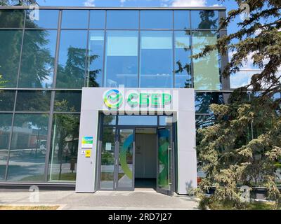 Jalta, Russland - 17. Juli 2023: Erstes Büro der Sberbank in Jalta Stockfoto