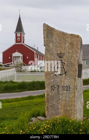 Gedenktafel Steindenkmal der Kirche unseres Erlösers, Kathedrale von Nuuk, im Juli in Nuuk, Grönland Stockfoto