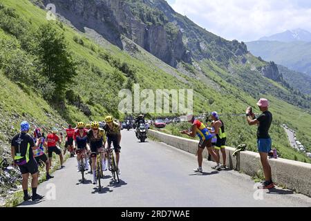 Courchevel, Frankreich. 19. Juli 2023. Niederländischer Dylan Van Baarle von Jumbo-Visma, belgischer Nathan Van Hooydonck von Jumbo-Visma und französischer Christophe Laporte von Jumbo-Visma, dargestellt in Aktion während der Stufe 17 des Radrennen Tour de France von Saint-Gervais Mont Blanc nach Courchevel (165, 7 km), Frankreich, Mittwoch, 19. Juli 2023. Die diesjährige Tour de France findet vom 01. Bis 23. Juli 2023 statt. BELGA FOTO PETE GODING Kredit: Belga News Agency/Alamy Live News Stockfoto