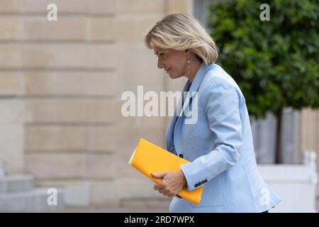 Paris, Frankreich. 19. Juli 2023. Die Präsidentin der Region Ile de France Valerie Pecresse kommt am 19. Juli 2023 zu einer Tagung des Olympischen und Paralympischen Rates für die Olympischen und Paralympischen Sommerspiele 2024 in Paris im Elysee-Palast in Paris. Die Olympischen Sommerspiele 2024 in Paris finden vom 26. Juli bis 11. August 2024 und die Paralympischen Spiele vom 28. August bis 8. September statt. Foto: Raphael Lafargue/ABACAPRESS.COM Kredit: Abaca Press/Alamy Live News Stockfoto