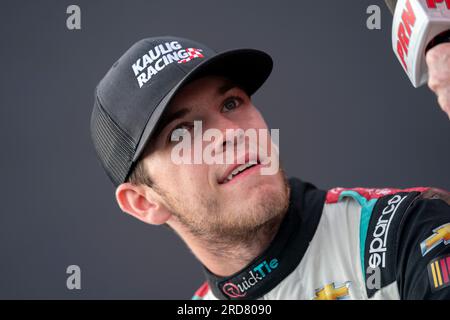 Hampton, GA, USA. 8. Juli 2023. Chandler Smith (16), NASCAR Xfinty Driver, geht auf die Rennstrecke für die Alsco Uniformen 250 auf dem Atlanta Motor Speedway in Hampton GA. (Kreditbild: © Walter G. Arce Sr./ZUMA Press Wire) NUR REDAKTIONELLE VERWENDUNG! Nicht für den kommerziellen GEBRAUCH! Stockfoto