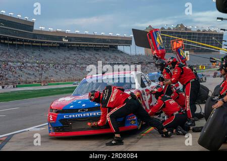 Hampton, GA, USA. 8. Juli 2023. Der NASCAR Xfinty Driver, Sheldon Creed (2), geht auf die Rennstrecke für die Alsco Uniformen 250 auf dem Atlanta Motor Speedway in Hampton, GA. (Kreditbild: © Walter G. Arce Sr./ZUMA Press Wire) NUR REDAKTIONELLE VERWENDUNG! Nicht für den kommerziellen GEBRAUCH! Stockfoto