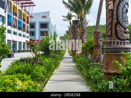 Nha Trang, Khanh Hoa, Vietnam - 19. Juli 2023: Neues Touristenviertel Vega City Nha Trang, Architektur und Skulpturen im europäischen und karibischen Stil Stockfoto