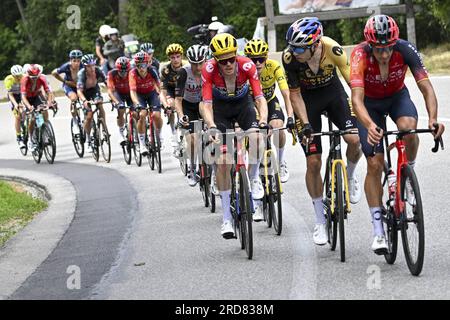 Courchevel, Frankreich. 19. Juli 2023. Holländischer Dylan Van Baarle von Jumbo-Visma, belgischer Wout Van Aert von Jumbo-Visma und spanischer Omar Fraile Matarranz von Ineos Grenadiers, dargestellt in Aktion während der Stufe 17 des Radrennen Tour de France von Saint-Gervais Mont Blanc nach Courchevel (165, 7 km), Frankreich, Mittwoch, 19. Juli 2023. Die diesjährige Tour de France findet vom 01. Bis 23. Juli 2023 statt. BELGA FOTO PETE GODING Kredit: Belga News Agency/Alamy Live News Stockfoto