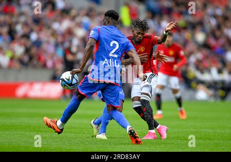 Edinburgh, Großbritannien. 19. Juli 2023. Sinaly Diomand von Lyon und Fred von Manchester United während des Vorsaison-Freundschaftsspiels im Murrayfield Stadium, Edinburgh. Das Bild sollte lauten: Neil Hanna/Sportimage Credit: Sportimage Ltd/Alamy Live News Stockfoto