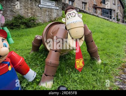 Settle Flower pot Festival, 10.-jähriges Jubiläum, 2023. Viel mehr Kunst und Bautechnik gibt es in dieser Marktstadt von North Yorkshire zu sehen und zu genießen. Stockfoto