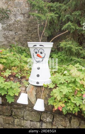 Settle Flower pot Festival, 10.-jähriges Jubiläum, 2023. Viel mehr Kunst und Bautechnik gibt es in dieser Marktstadt von North Yorkshire zu sehen und zu genießen. Stockfoto