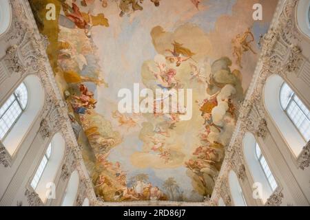 Deutschland, Bayern, München, Schloss Schleissheim, Neues Schloss oder Neues Schloss, großer Saal, Deckengemälde des Jakopo Amigoni. Stockfoto