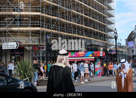 Piccadilly Circus, London, Großbritannien. 19. Juli 2023 Teil des Wahrzeichens Trocadero, der zu einer Moschee wurde. Kredit: Matthew Chattle/Alamy Live News Stockfoto