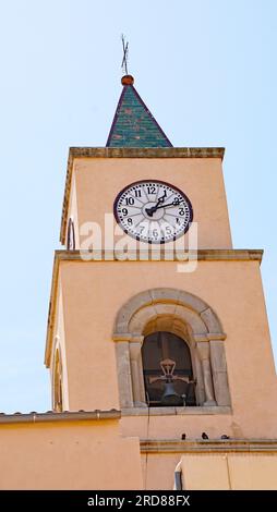 Kirche und Schloss der Stadt Llorens del Penedes, Bajo Panadés, Tarragona, Katalonien, Spanien, Europa Stockfoto