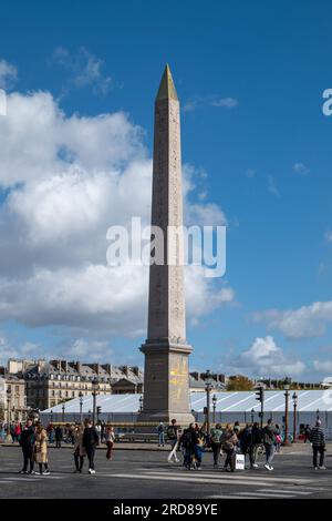 Paris, Île-de-France, Frankreich - 27. Oktober 2022: Obelisk Luxor, ursprünglich aus dem Amun-Tempel in Luxor, Ägypten, errichtet seit 1836 im Center o Stockfoto