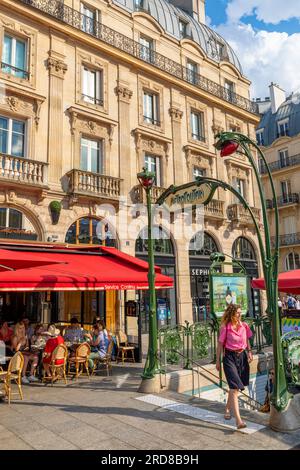 U-Bahn-Schild an der St. Michel, Paris, Frankreich, Europa Stockfoto