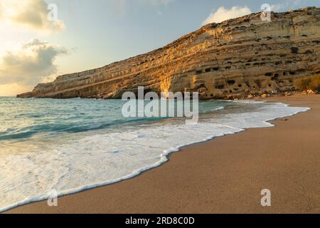 Bucht und Strand von Matala, Irak, Kreta, griechische Inseln, Griechenland, Europa Stockfoto