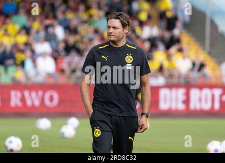 Oberhausen, Deutschland. 19. Juli 2023. Fußball: Bundesliga, Testspiele, Rot-Weiß Oberhausen - Borussia Dortmund im Stadion Niederrhein: Dortmunds Trainer Edin Terzic. Kredit: Bernd Thissen/dpa/Alamy Live News Stockfoto