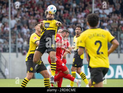 Oberhausen, Deutschland. 19. Juli 2023. Fußball: Bundesliga, Testspiele, Rot-Weiß Oberhausen - Borussia Dortmund im Stadion Niederrhein: Dortmunds Antonios Papadopulos in Aktion. Kredit: Bernd Thissen/dpa/Alamy Live News Stockfoto