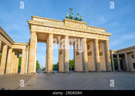 Hochauflösendes Bild des berühmten Brandenburger Tors in Berlin Stockfoto