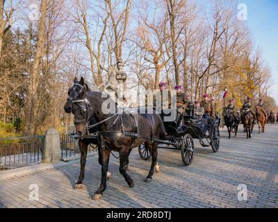National Independence Day Horse Parade, Lazienki Park (Royal Baths Park), Warschau, Masovian Woiwodschaft, Polen, Europa Stockfoto