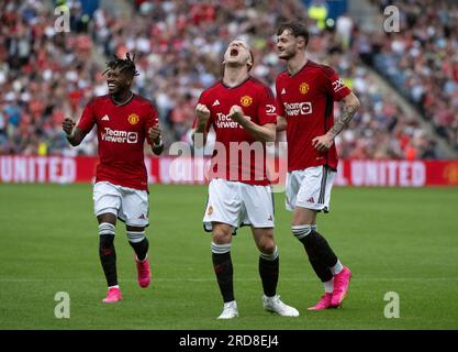 Edinburgh, Großbritannien. 19. Juli 2023. Vorsaison freundlich - Manchester United FC gegen Olympique Lyonnais 18/7/2023. Der Mittelfeldspieler von Manchester United, Donny van de Beek, feiert, nachdem man United in der 49.-minütigen Spielminute die Manchester United 1-0 in die vorderste Reihe gebracht hat, als es im Murrayfield Stadium, Edinburgh, Schottland, UK Credit: Ian Jacobs/Alamy Live News mit Olympique Lyonnais zu tun hat Stockfoto